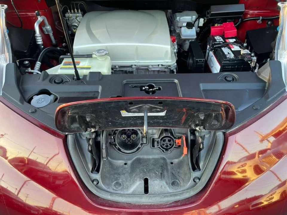 2017 Nissan Leaf - Image 15 of 17