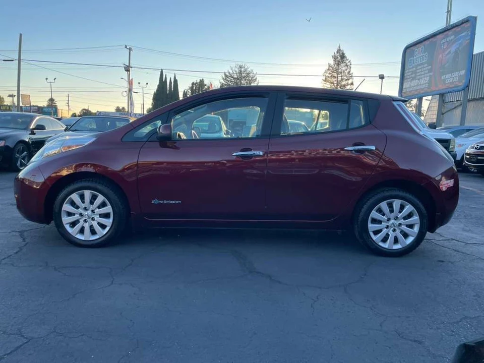 2017 Nissan Leaf - Image 3 of 17