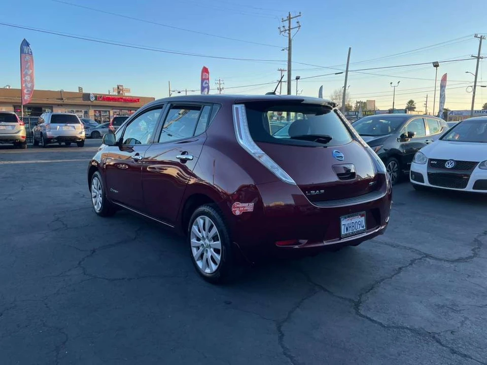 2017 Nissan Leaf - Image 4 of 17
