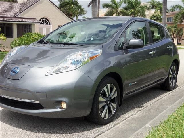 2017 Nissan Leaf - Image 5 of 12