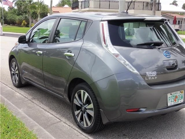 2017 Nissan Leaf - Image 9 of 12