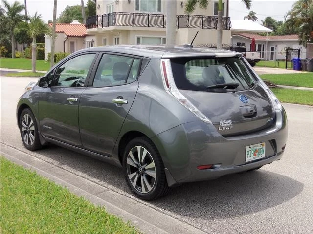 2017 Nissan Leaf - Image 8 of 12
