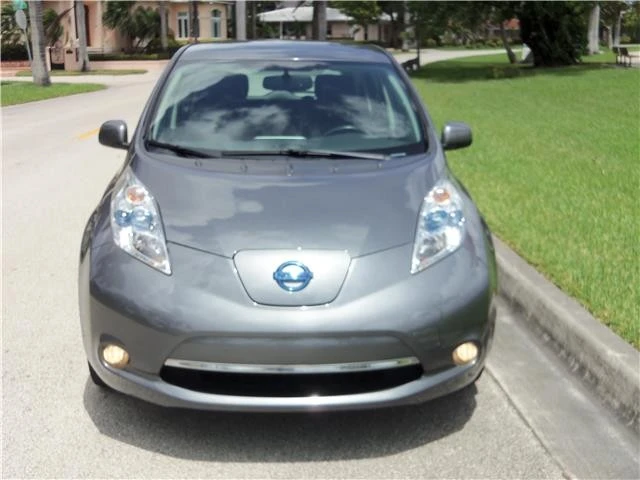 2017 Nissan Leaf - Image 4 of 12