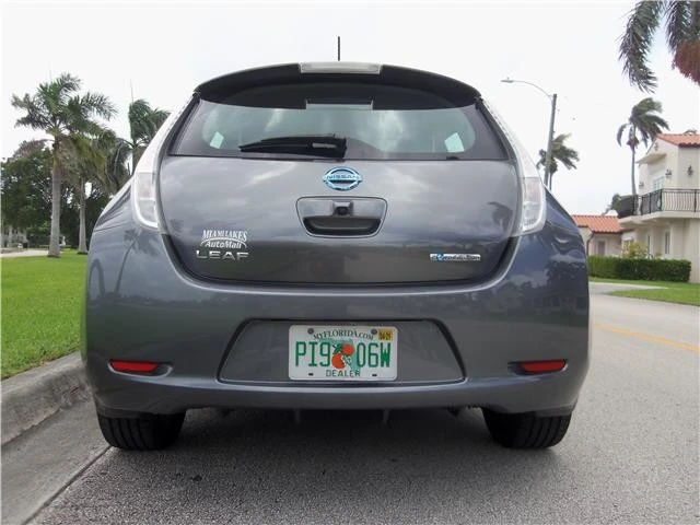 2017 Nissan Leaf - Image 11 of 12