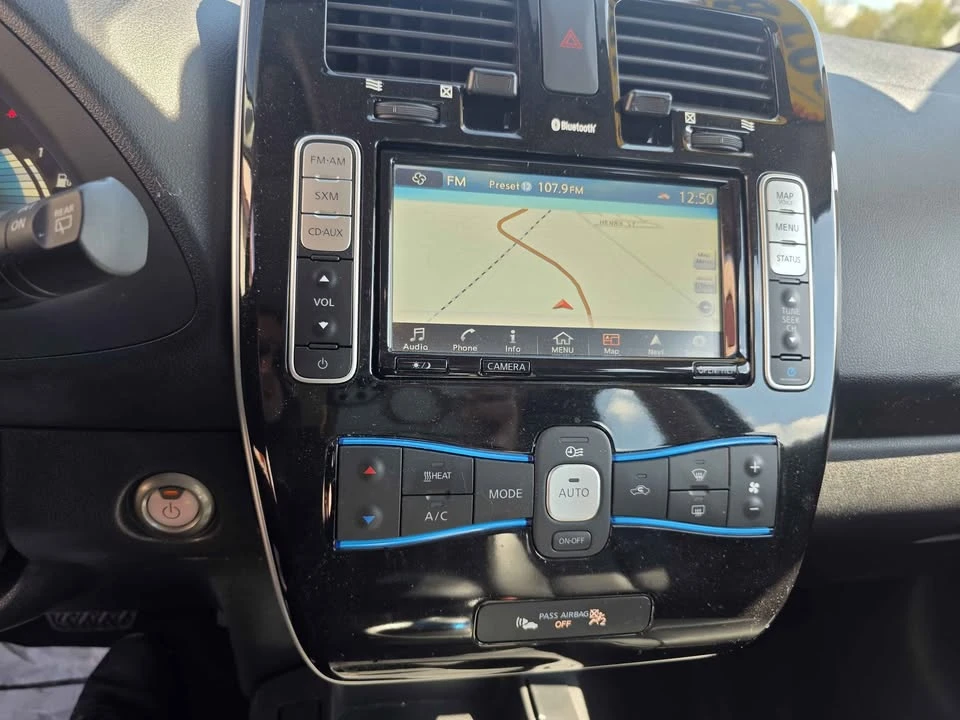 2017 Nissan Leaf - Image 13 of 16