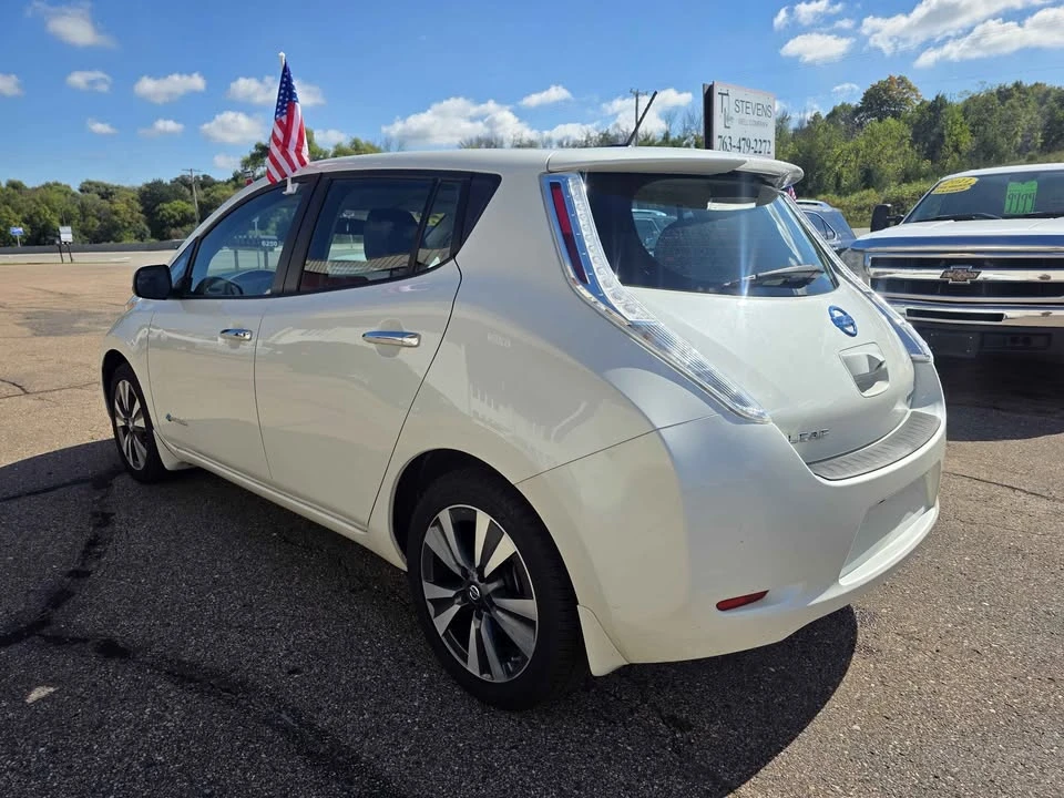 2017 Nissan Leaf - Image 6 of 16