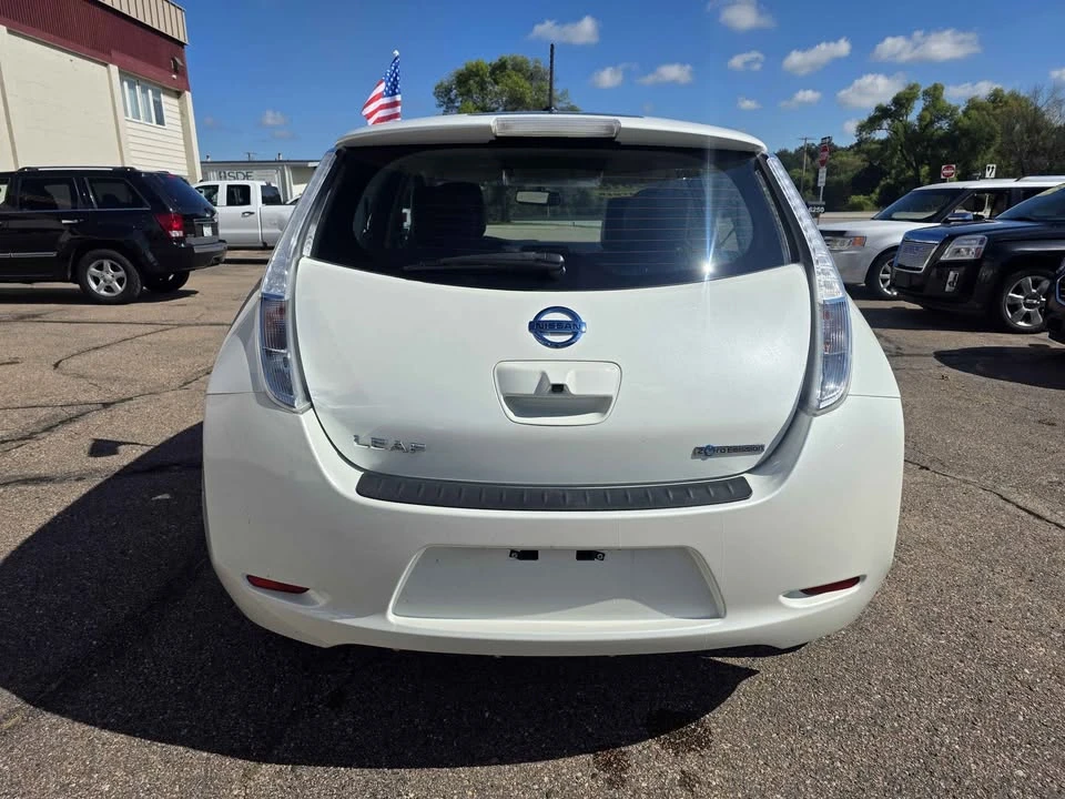 2017 Nissan Leaf - Image 7 of 16