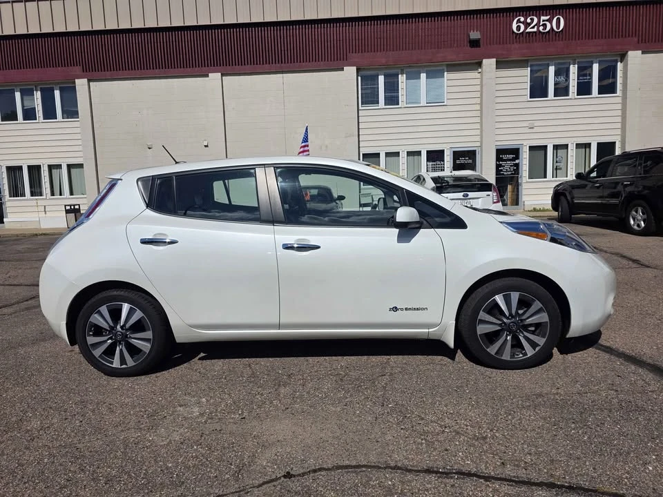 2017 Nissan Leaf - Image 5 of 16