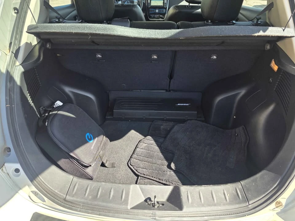 2017 Nissan Leaf - Image 11 of 16