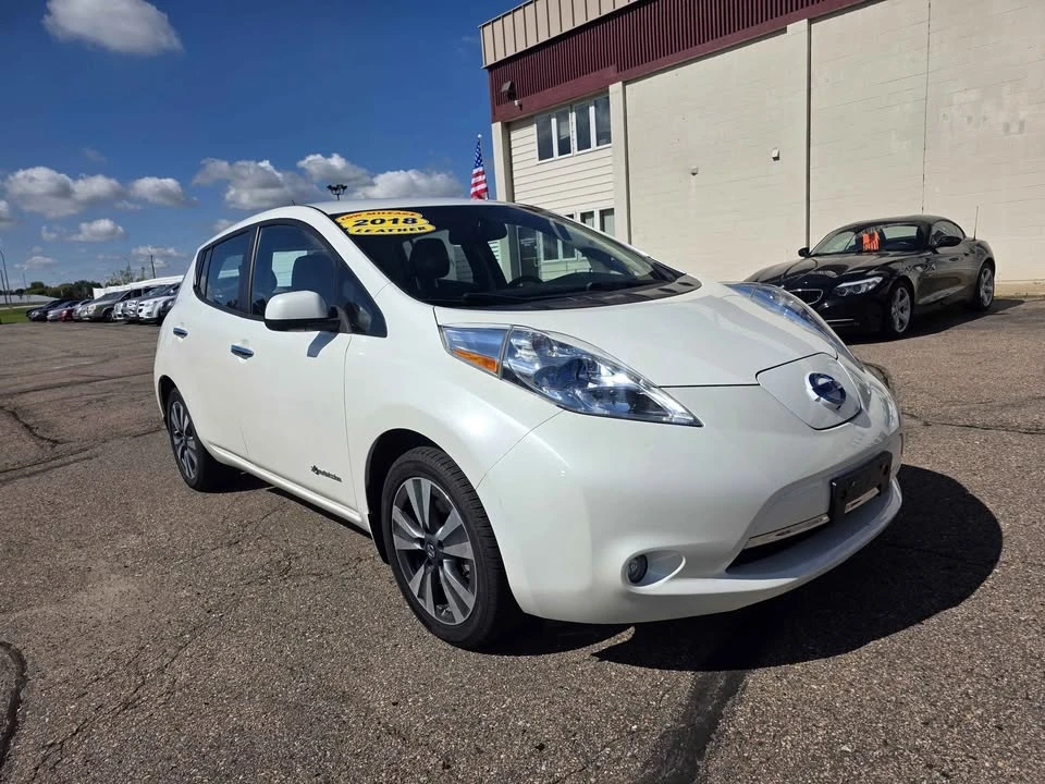 2017 Nissan Leaf - Image 3 of 16