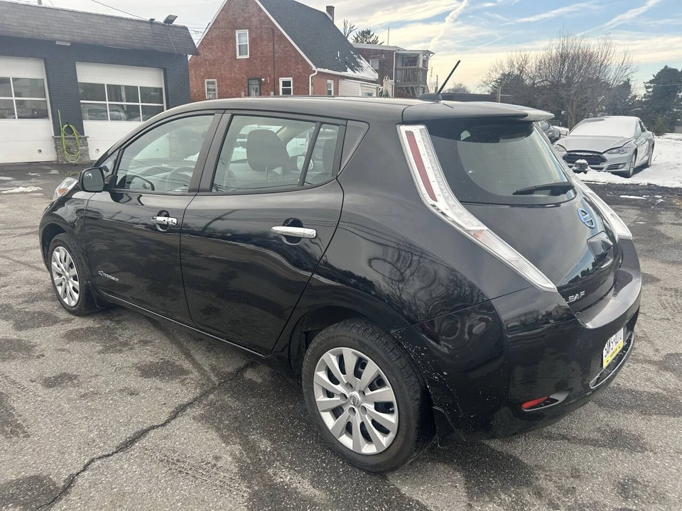 2017 Nissan Leaf - Image 7 of 21