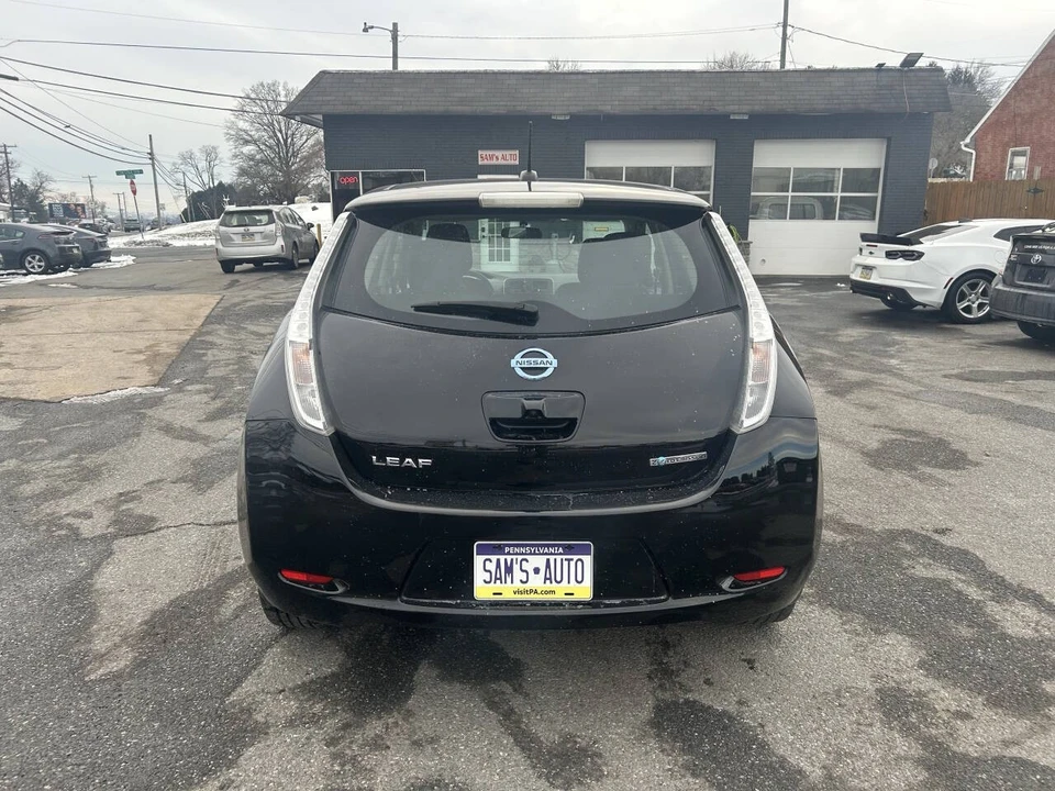 2017 Nissan Leaf - Image 6 of 21