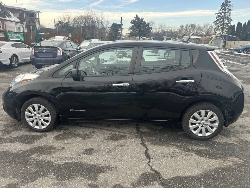 2017 Nissan Leaf - Image 8 of 21