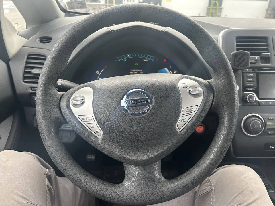 2017 Nissan Leaf - Image 11 of 21