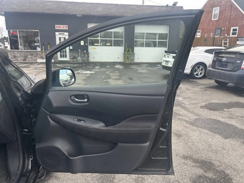 2017 Nissan Leaf - Image 17 of 21