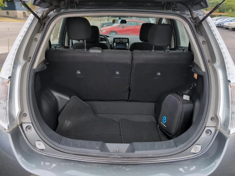 2017 Nissan Leaf - Image 8 of 20