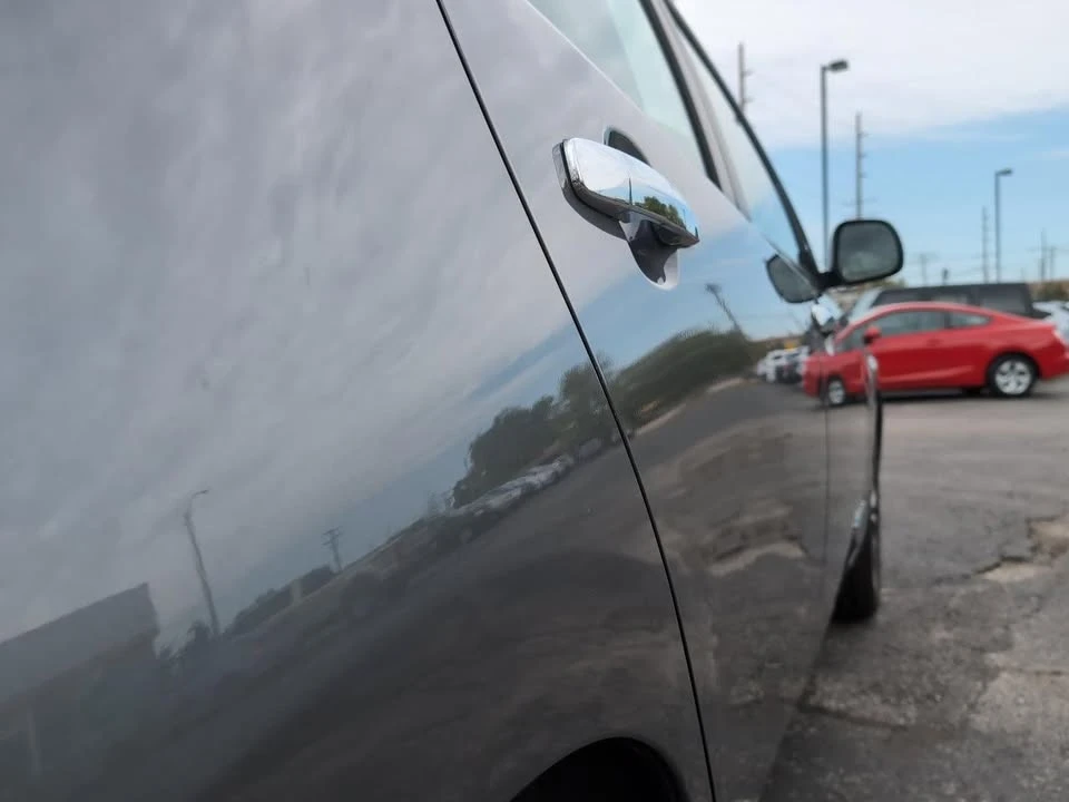 2017 Nissan Leaf - Image 10 of 20