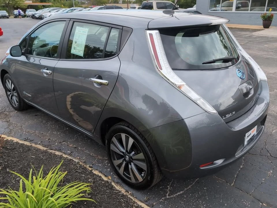 2017 Nissan Leaf - Image 5 of 20