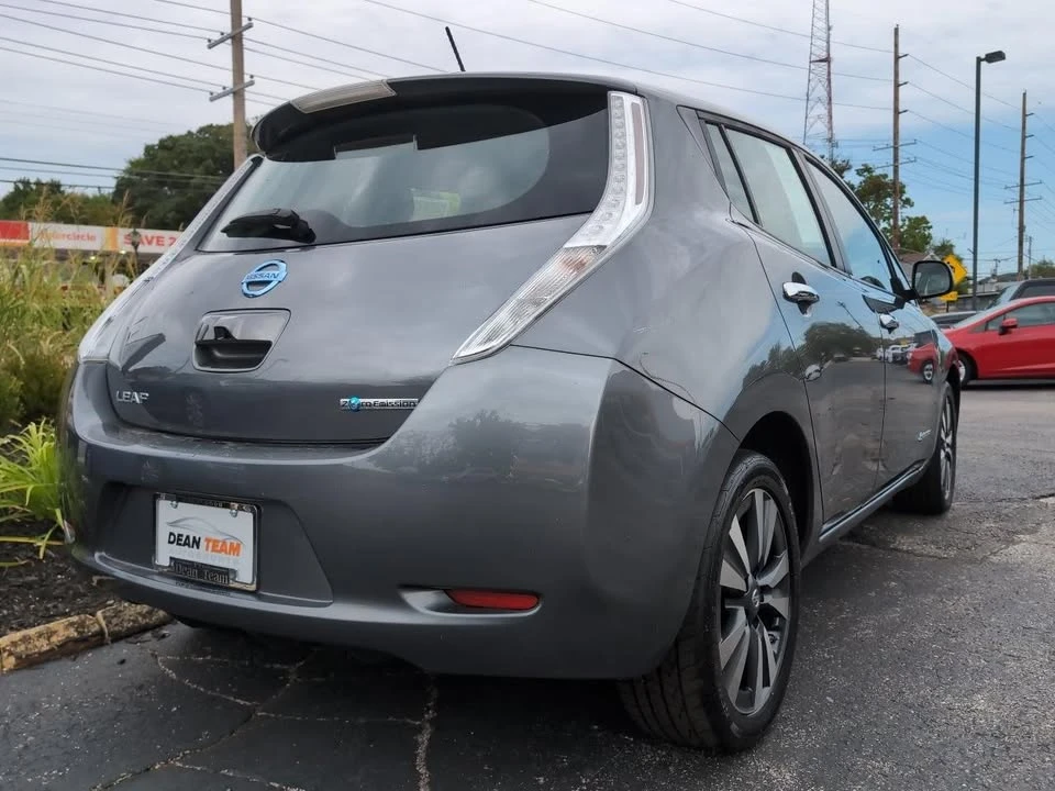 2017 Nissan Leaf - Image 9 of 20