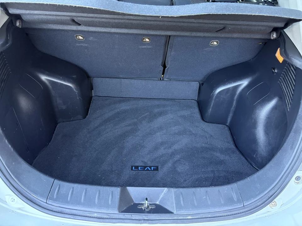 2017 Nissan Leaf - Image 13 of 21