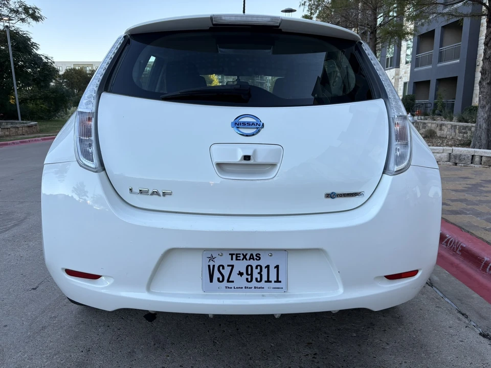2017 Nissan Leaf - Image 8 of 21