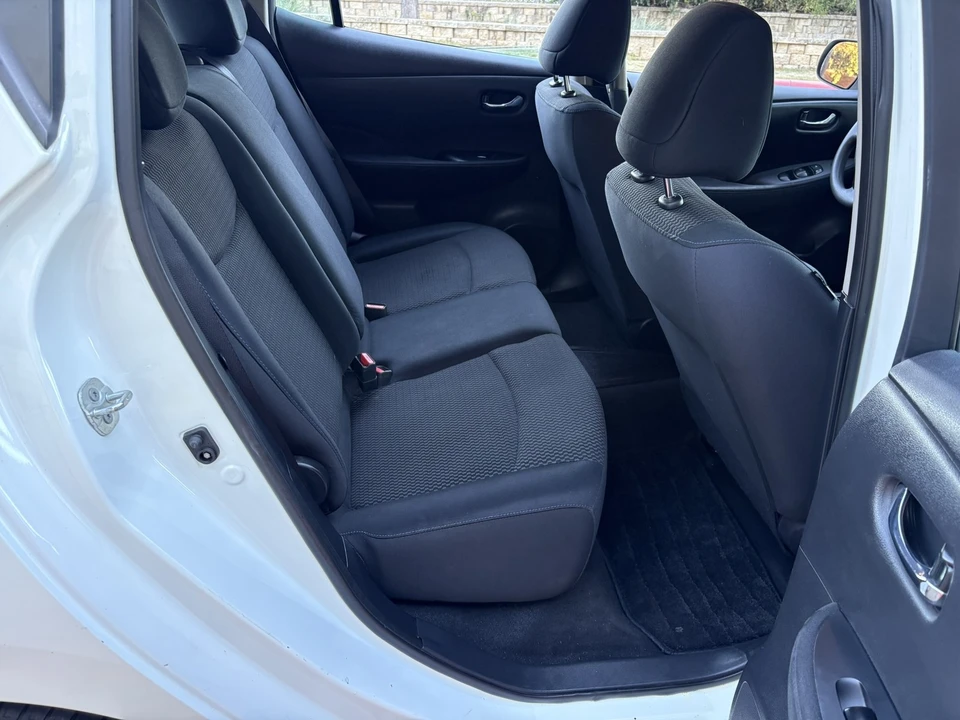 2017 Nissan Leaf - Image 17 of 21