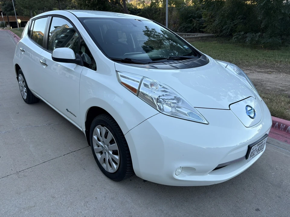 2017 Nissan Leaf - Image 3 of 21