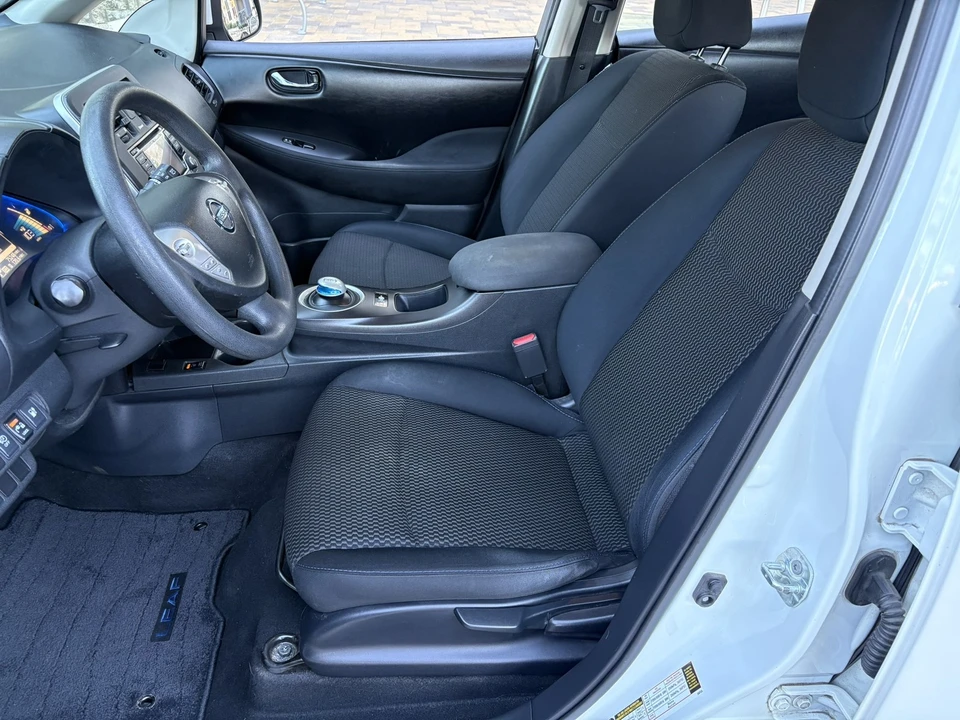 2017 Nissan Leaf - Image 14 of 21