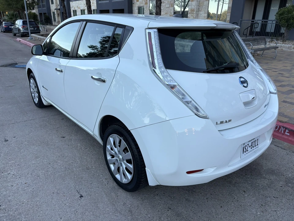 2017 Nissan Leaf - Image 6 of 21
