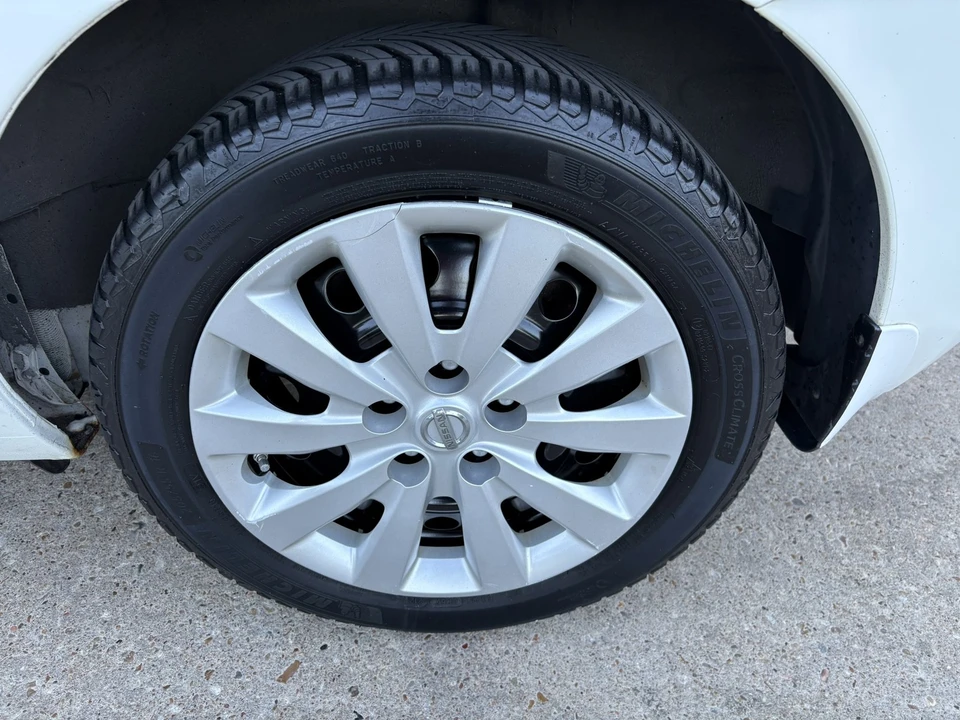 2017 Nissan Leaf - Image 18 of 21
