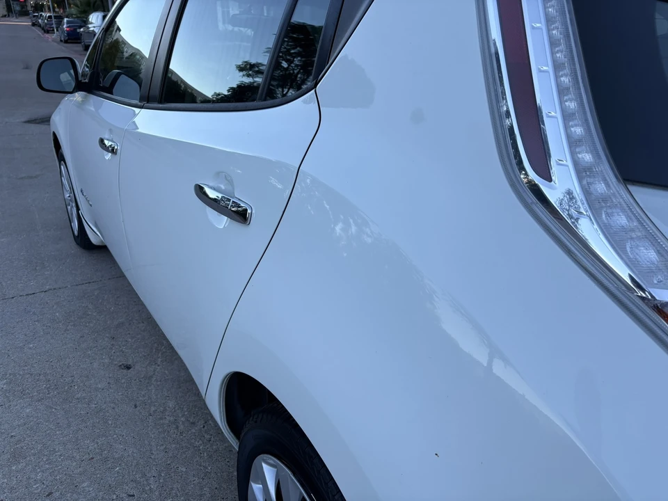 2017 Nissan Leaf - Image 7 of 21