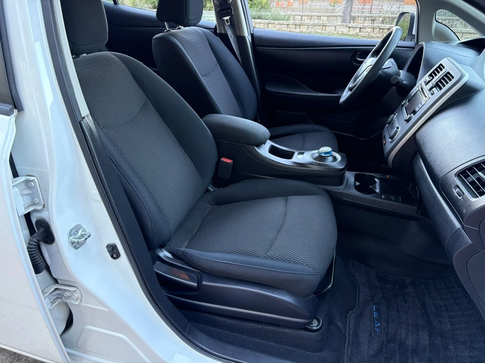 2017 Nissan Leaf - Image 16 of 21