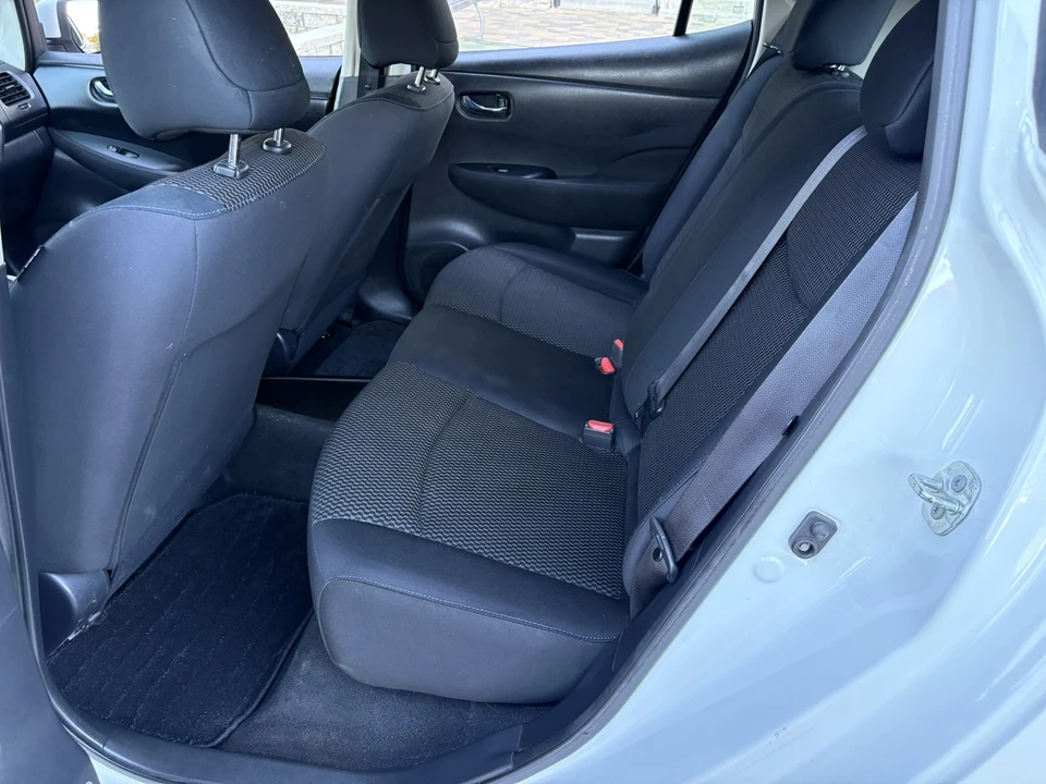 2017 Nissan Leaf - Image 19 of 21