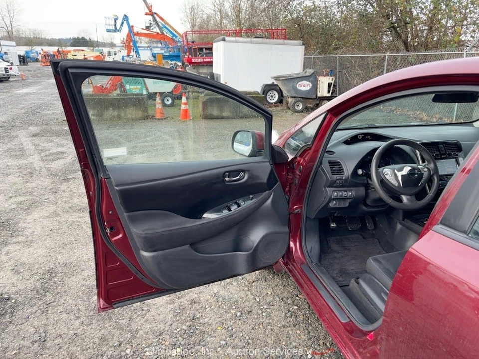 2017 Nissan Leaf - Image 11 of 12