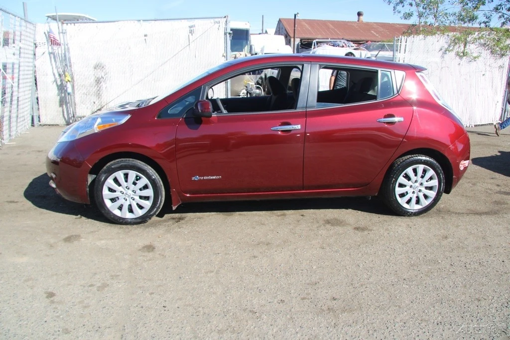 2017 Nissan Leaf - Image 3 of 21