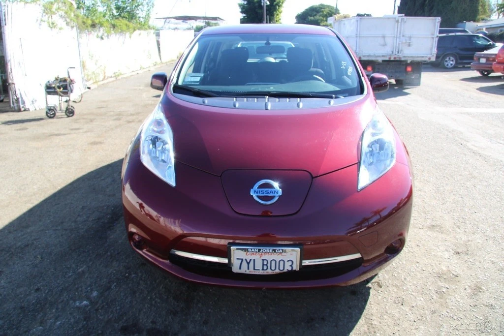 2017 Nissan Leaf - Image 11 of 21