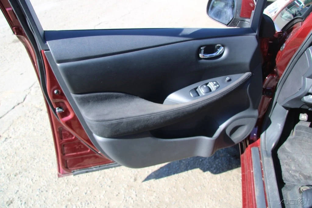 2017 Nissan Leaf - Image 13 of 21