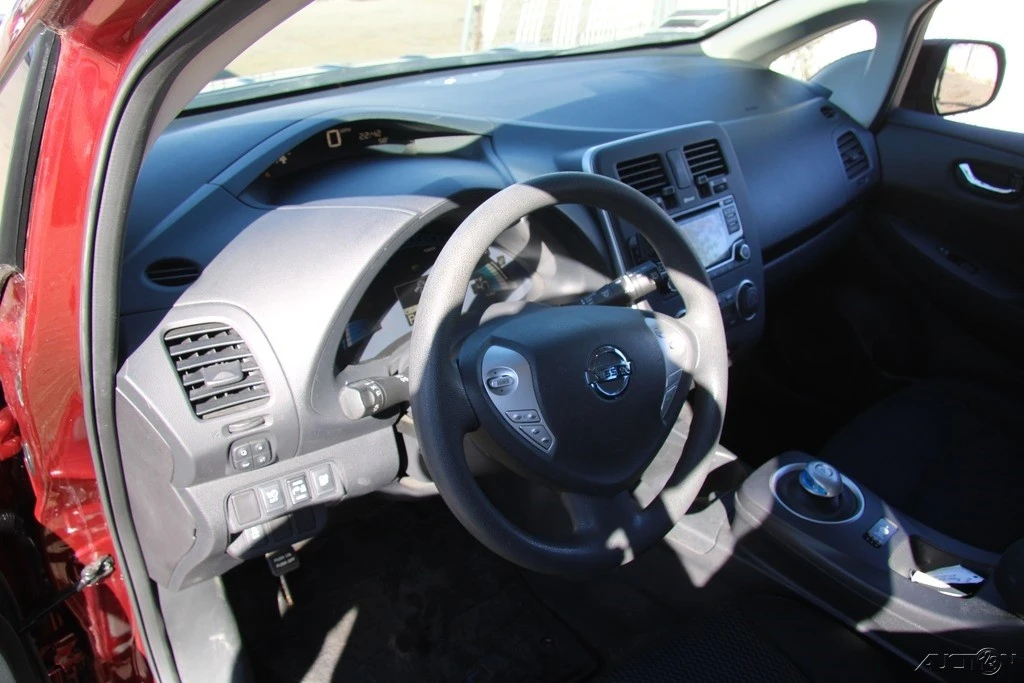 2017 Nissan Leaf - Image 15 of 21