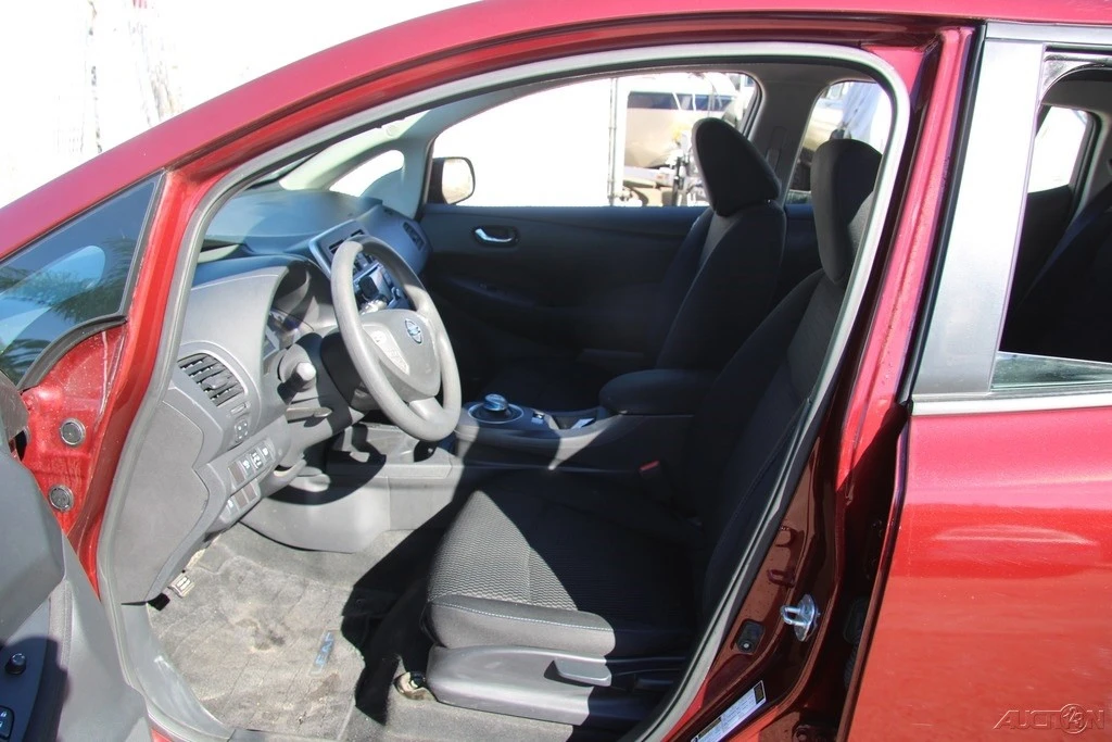 2017 Nissan Leaf - Image 14 of 21