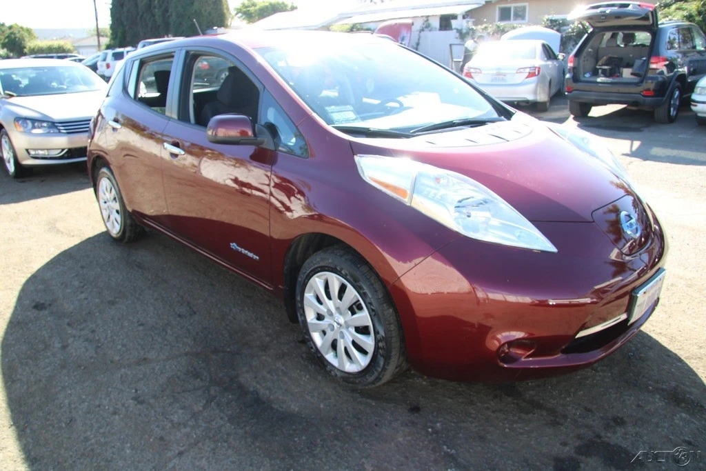 2017 Nissan Leaf - Image 10 of 21