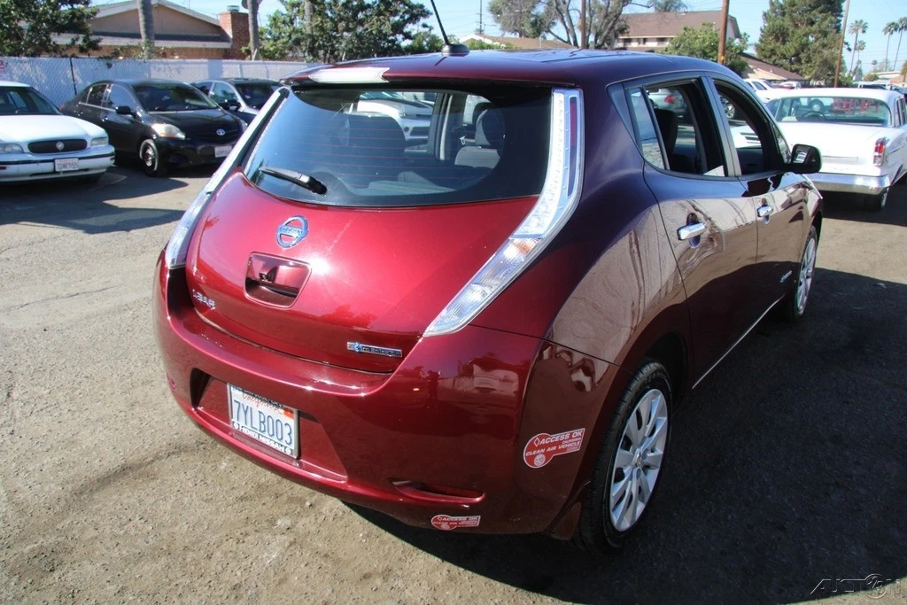 2017 Nissan Leaf - Image 7 of 21