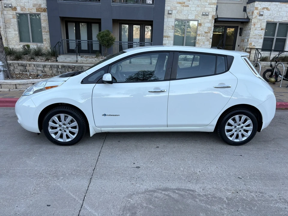 2017 Nissan Leaf - Image 5 of 21