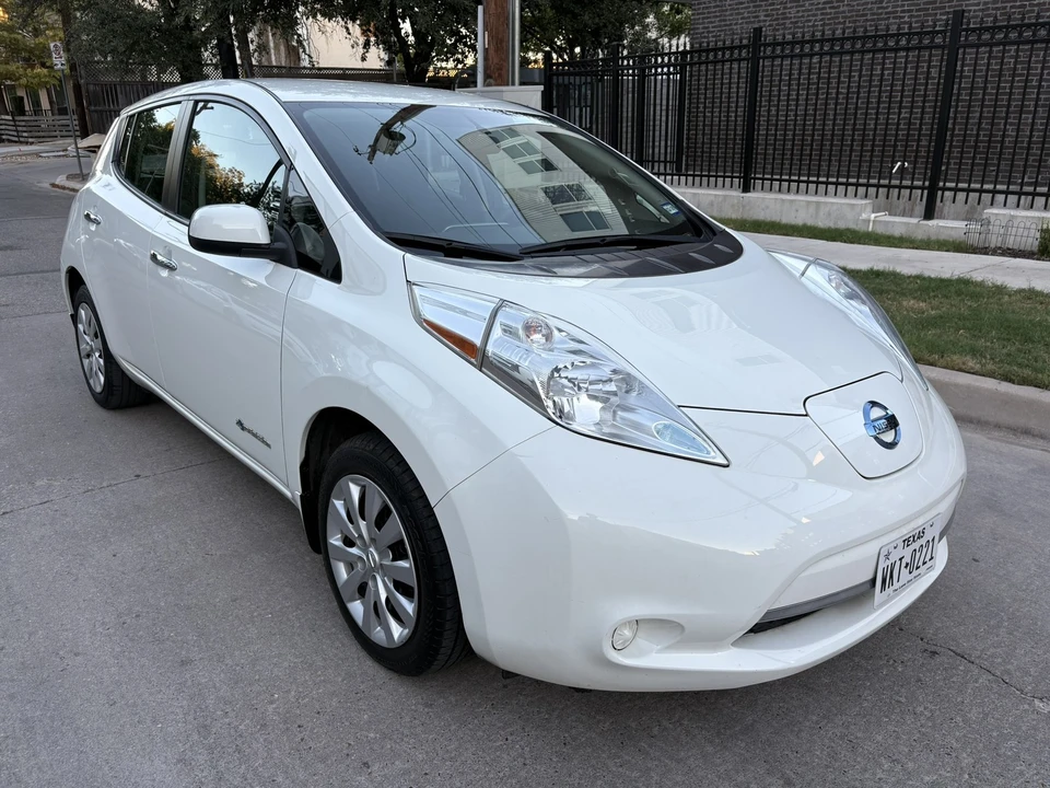 2017 Nissan Leaf - Image 2 of 21