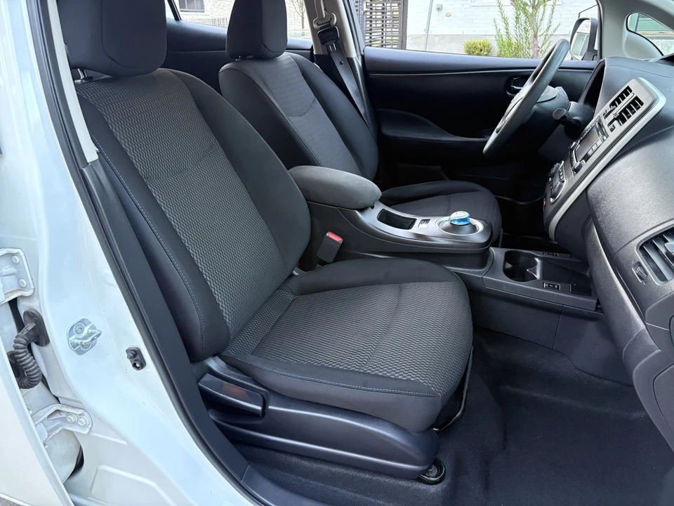 2017 Nissan Leaf - Image 16 of 21