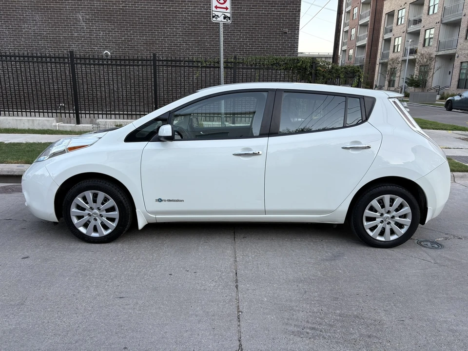 2017 Nissan Leaf - Image 5 of 21