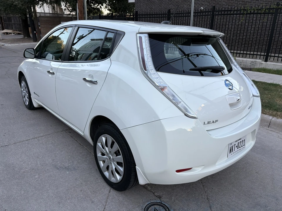 2017 Nissan Leaf - Image 6 of 21