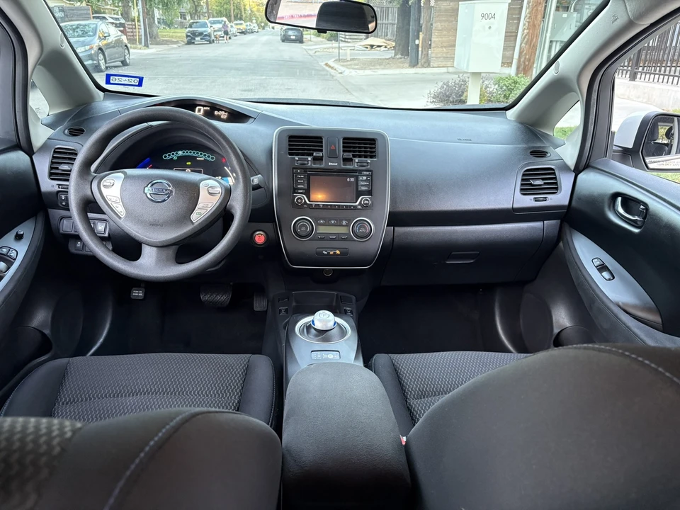 2017 Nissan Leaf - Image 19 of 21