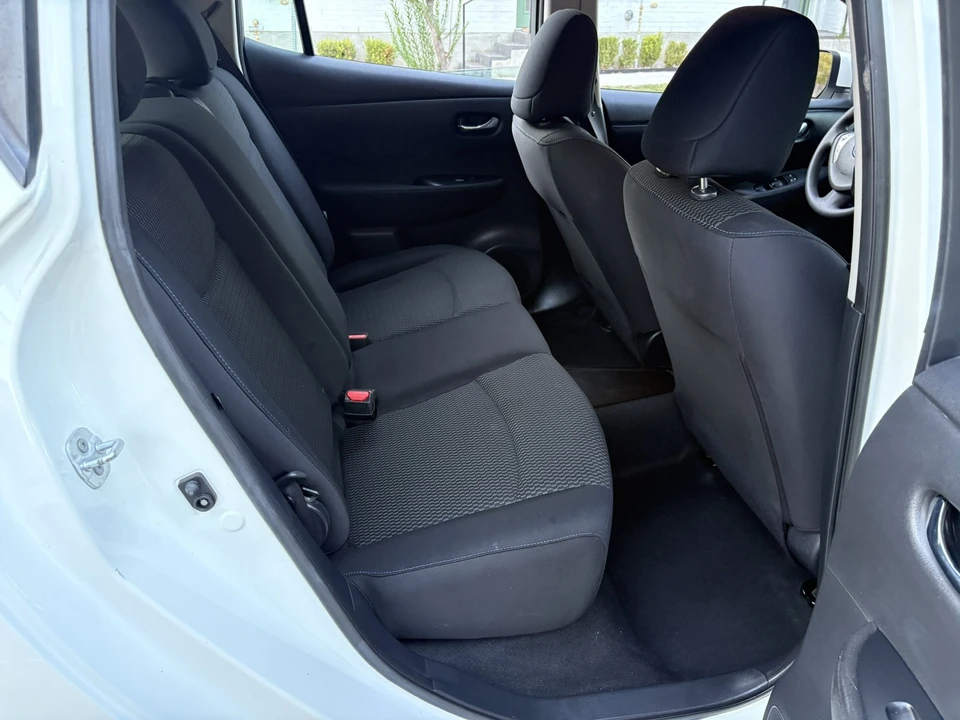 2017 Nissan Leaf - Image 17 of 21