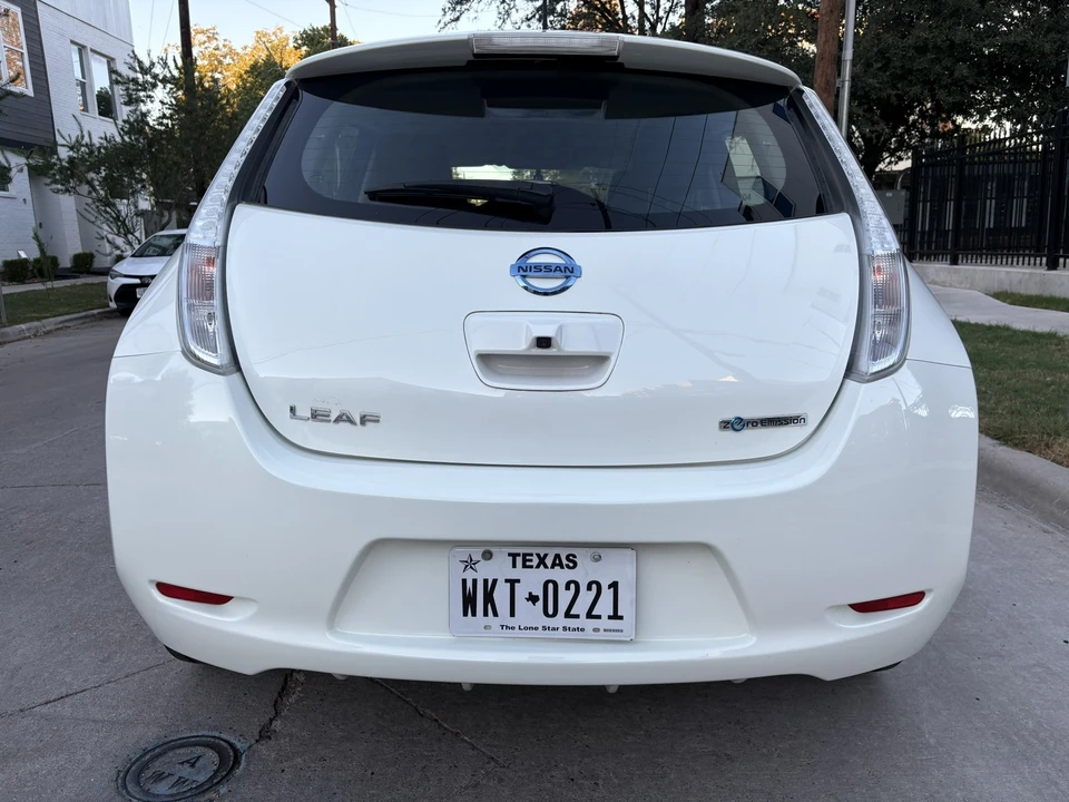 2017 Nissan Leaf - Image 8 of 21