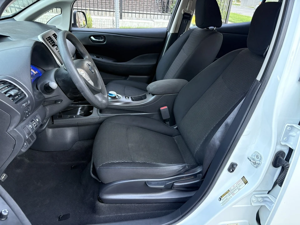 2017 Nissan Leaf - Image 15 of 21